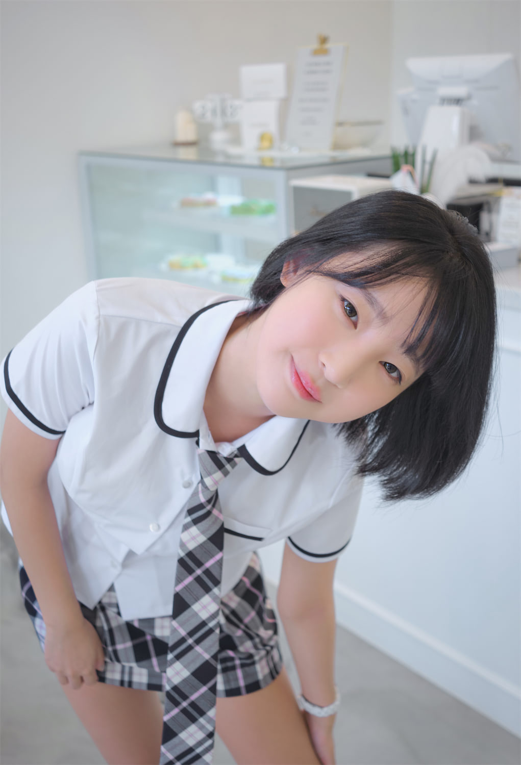 姜仁卿短发韩系jk45p