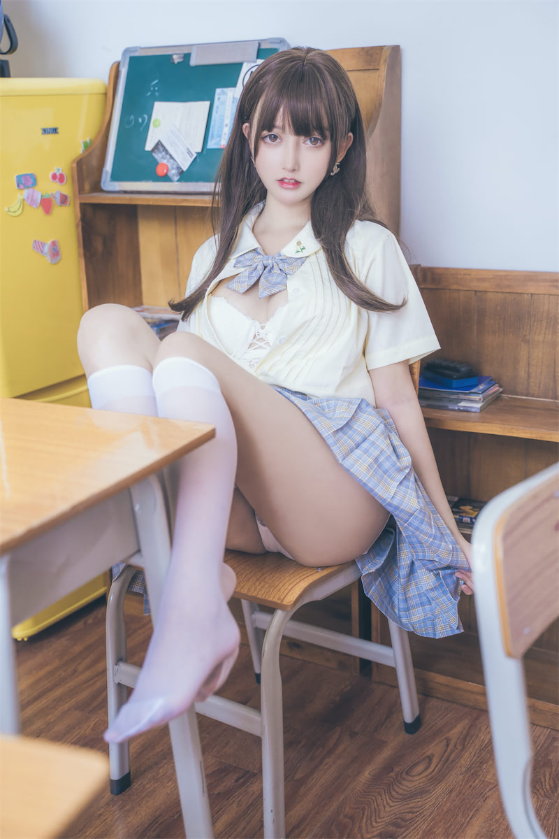 过期米线线喵 教室30p