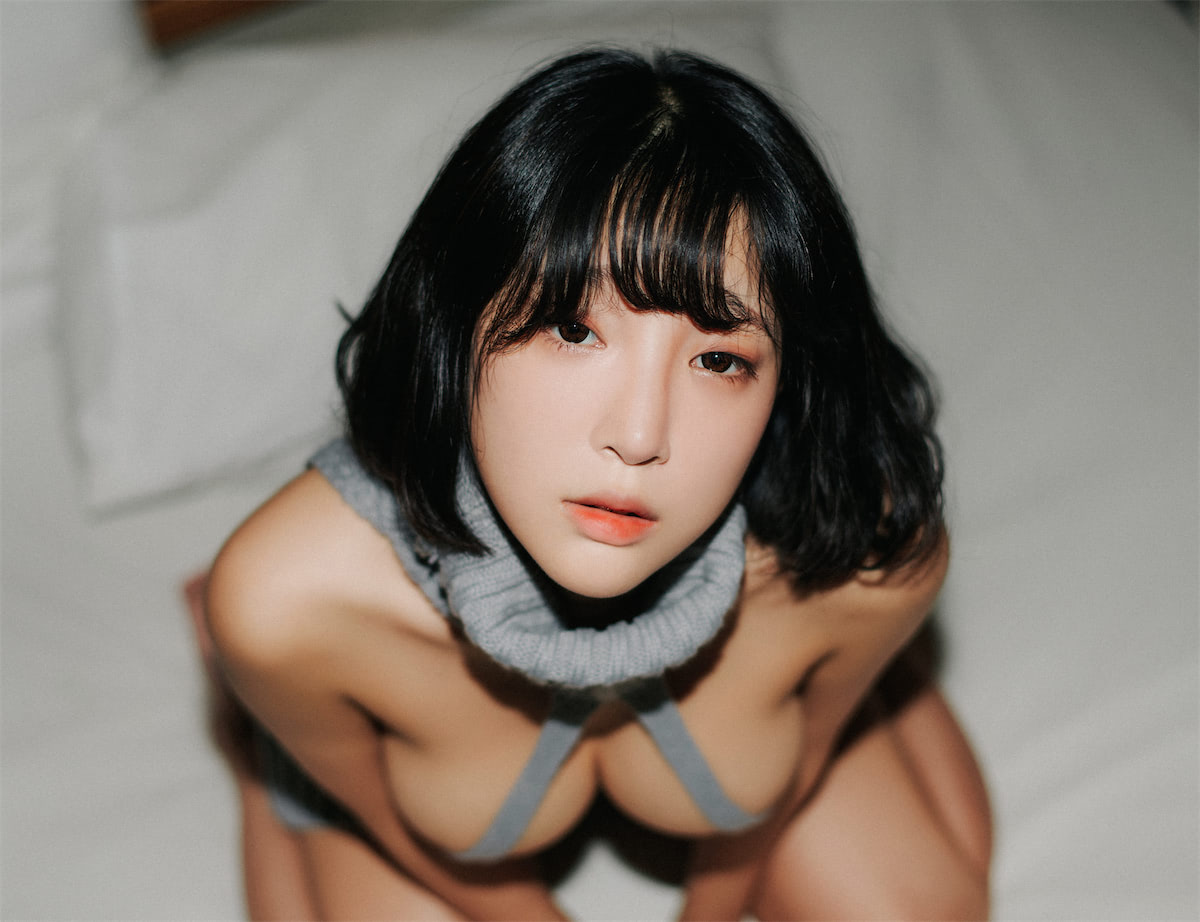 姜仁卿露背灰色毛衣28p