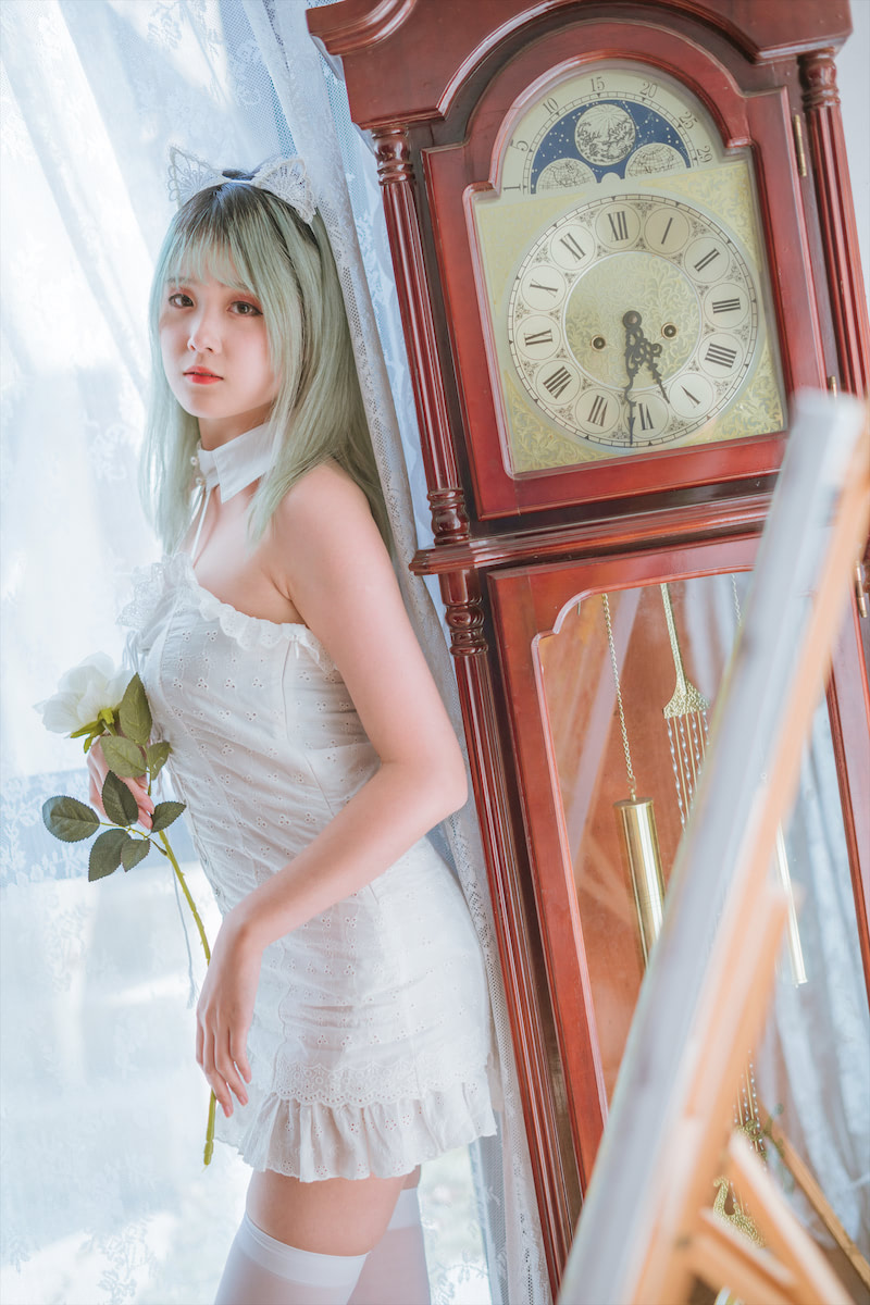 秋楚楚 白裙睡衣猫耳娘26p_1