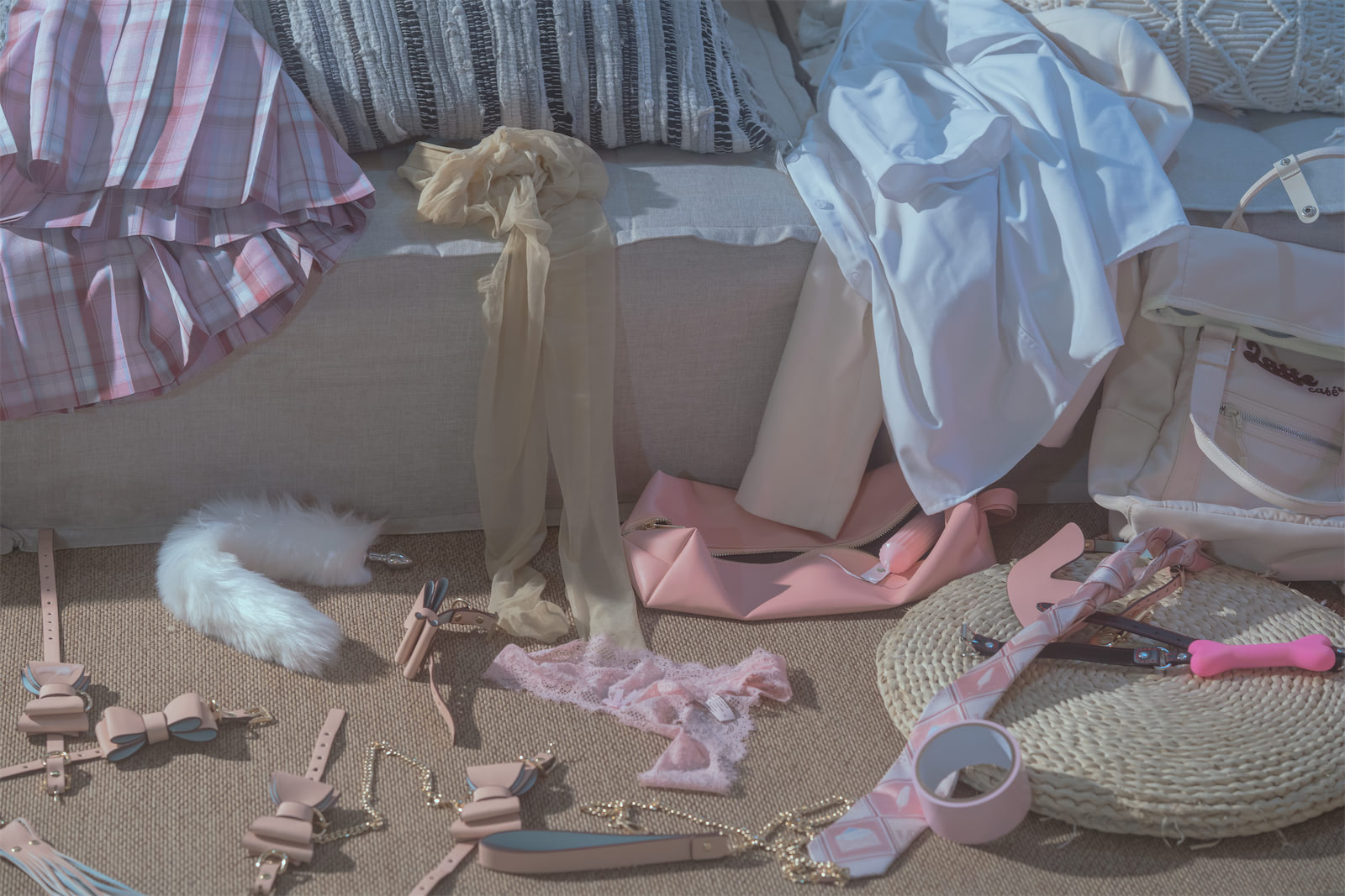 云溪溪奶桃桃反差学妹83p2v