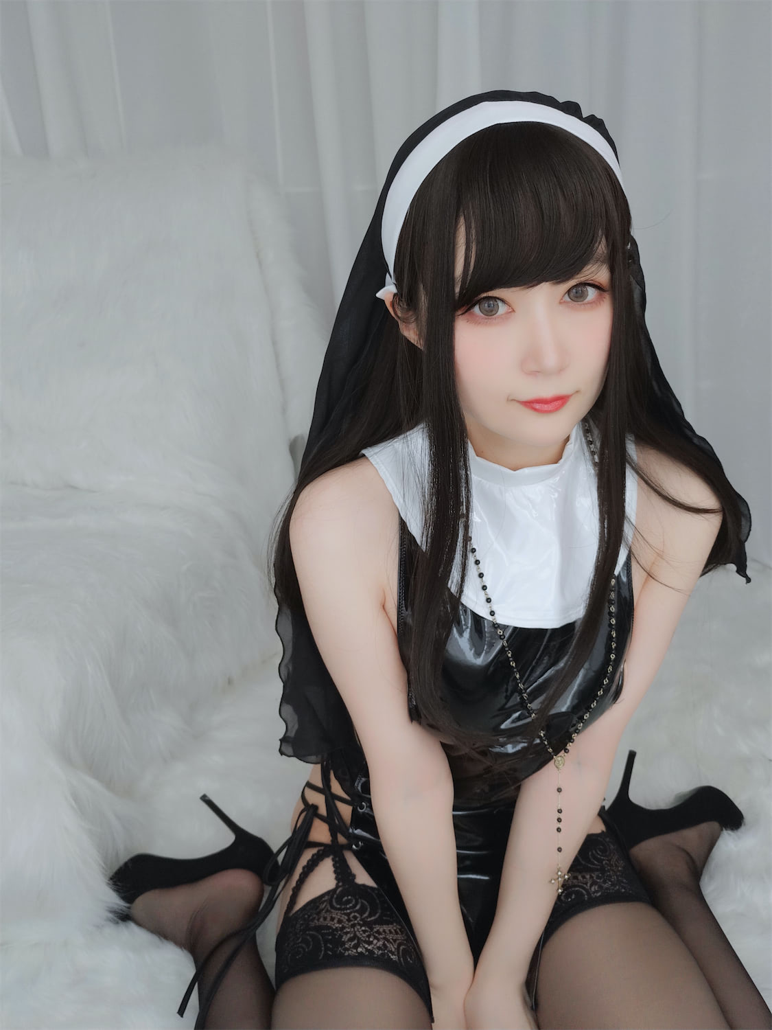 白银81黑皮衣修女95p6v