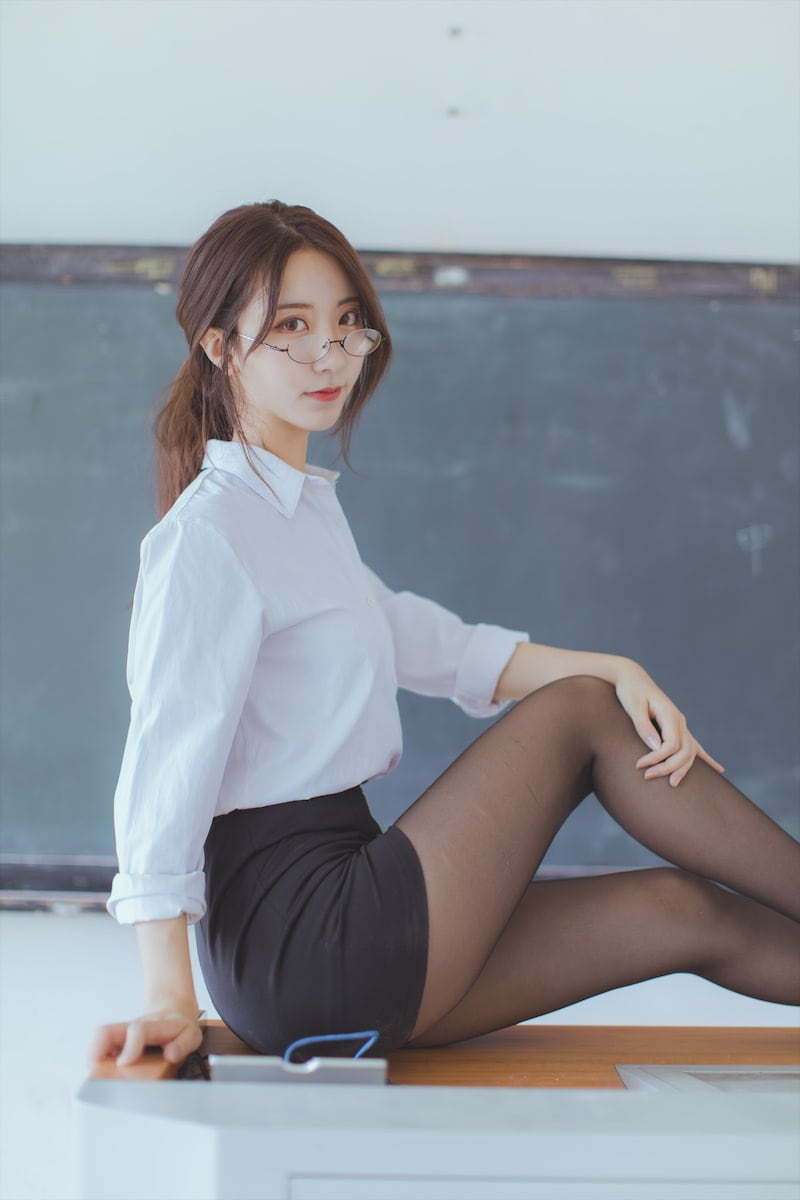 黑川黑丝眼镜女教师45p_2