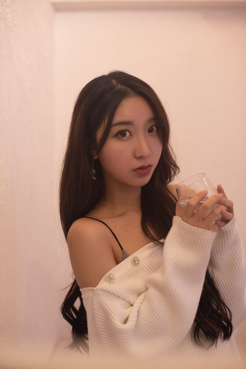 黑川甜美白色毛衣45p