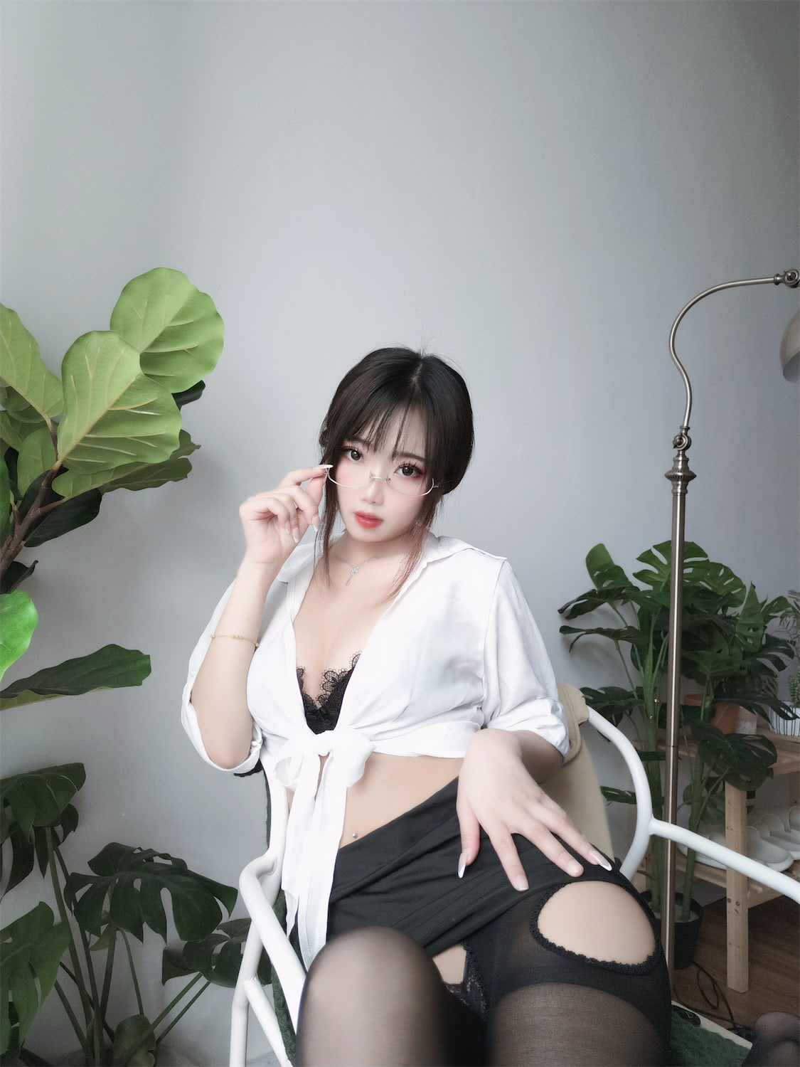 鬼畜瑶在不在w黑丝女教师34p_4