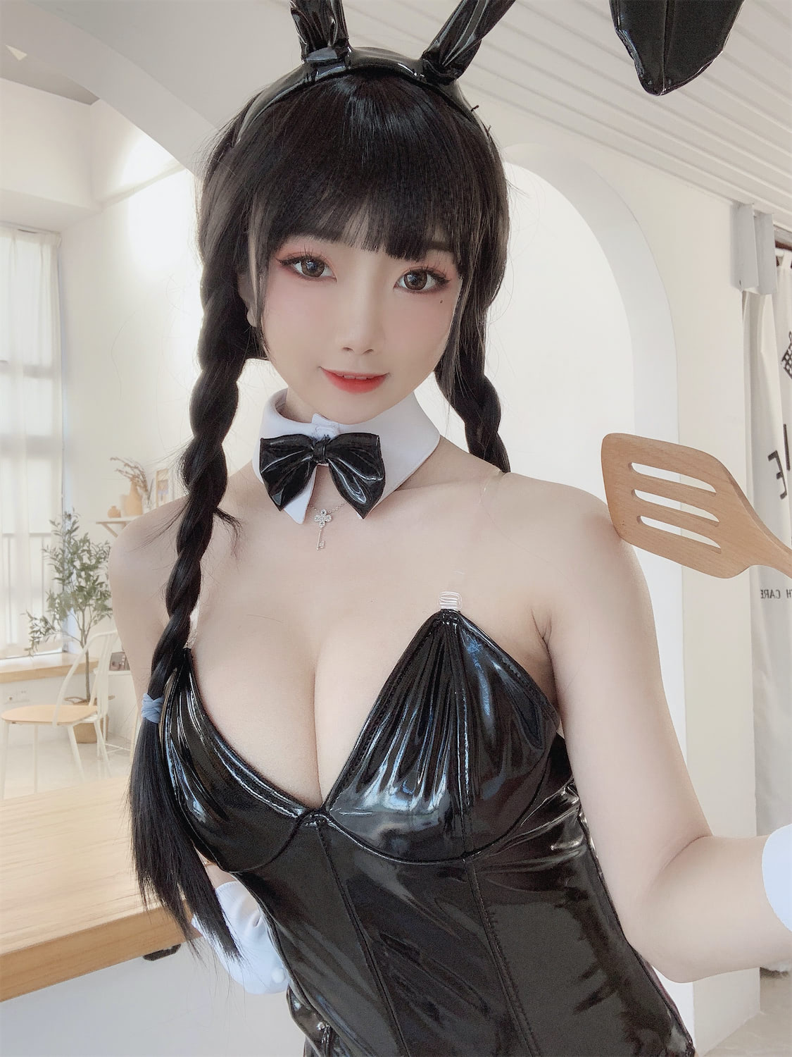 鬼畜瑶在不在w黑胶衣兔女郎40p2v