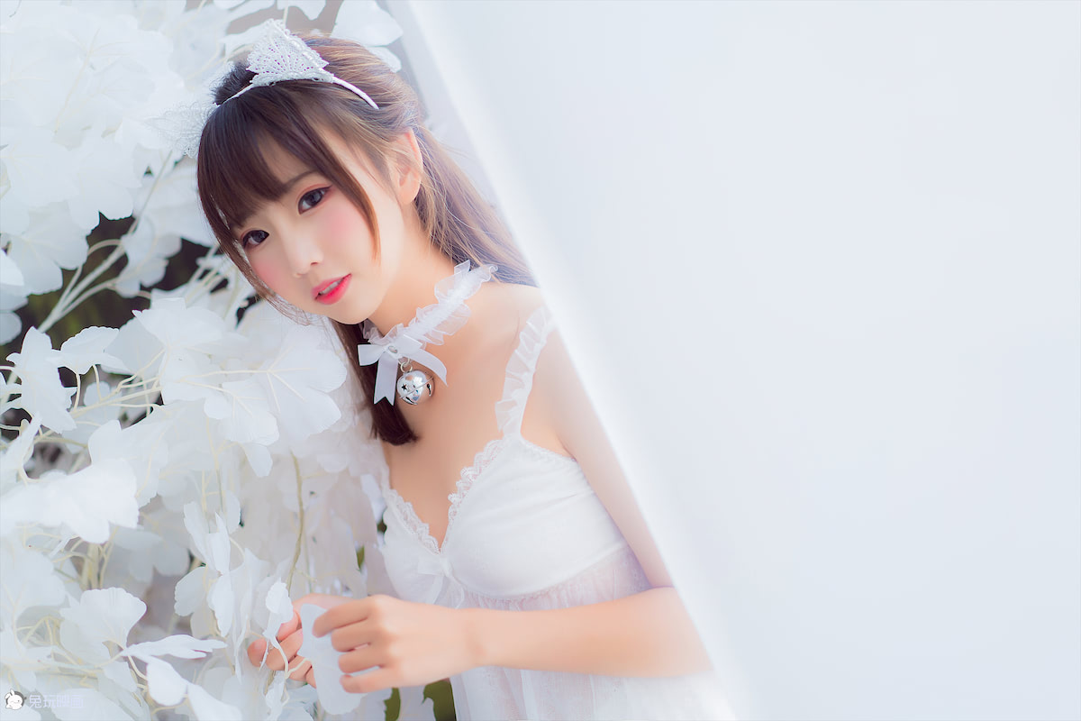 面饼仙儿白丝吊带睡衣50p